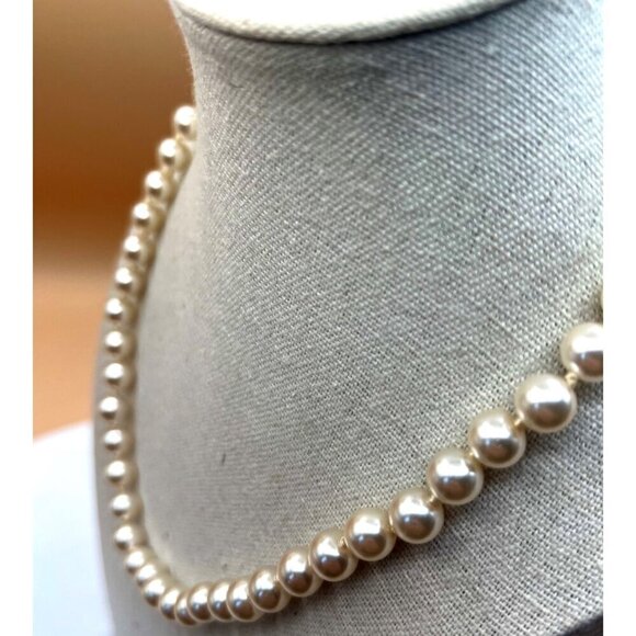 Vintage Glass Faux Pearl Necklace     A97 - Picture 4 of 7